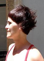 asymetryczne fryzury krótkie - uczesanie damskie z włosów krótkich zdjęcie numer 32A